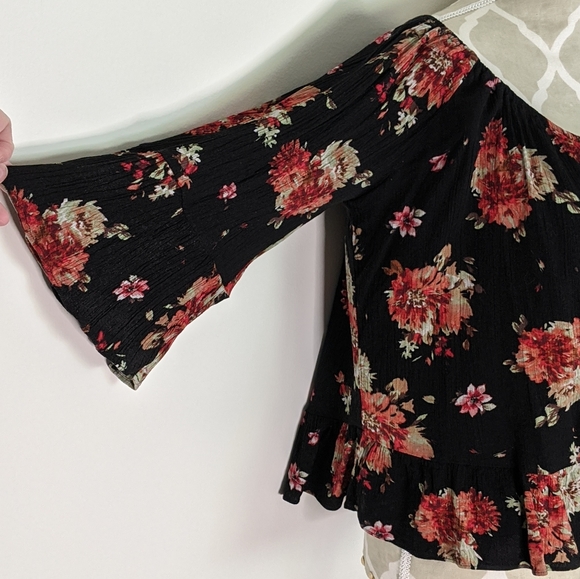 Bajee Collection floral top - Picture 2 of 3